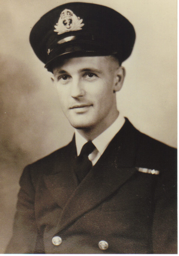 Enseigne de vaisseau de 1re classe A.R.H. Brown